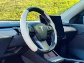 Tesla Model Y - Miniatura 12