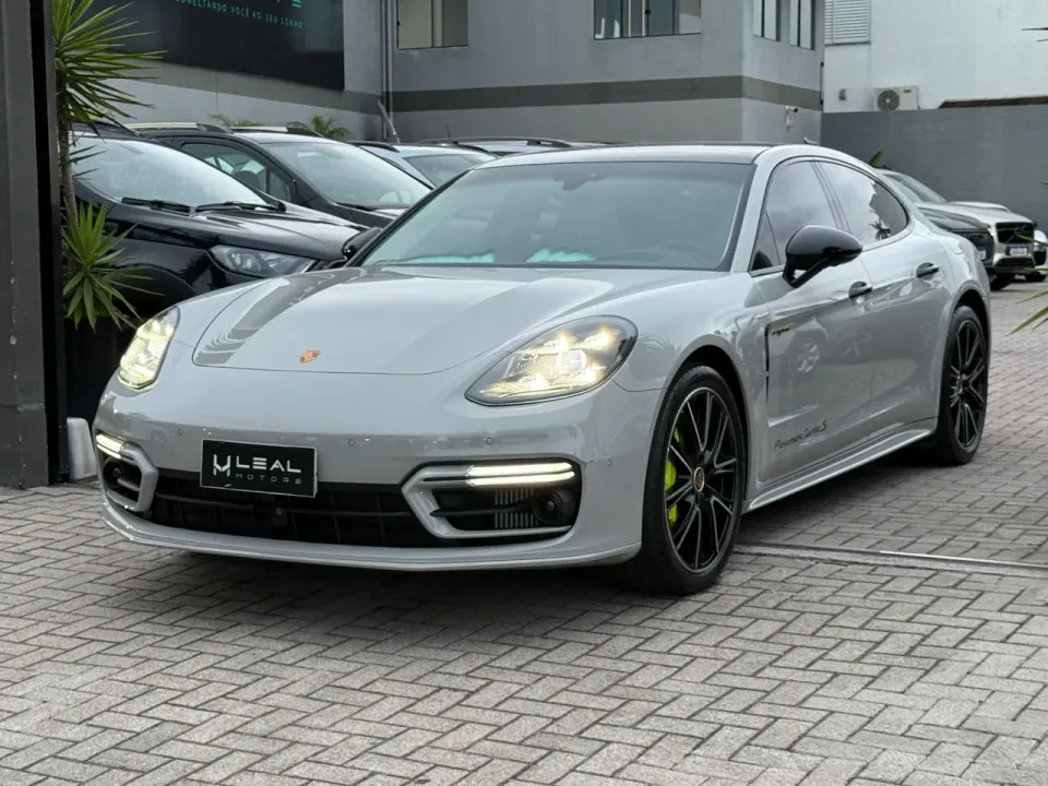 Foto de um porsche panamera 4 e-hybrid