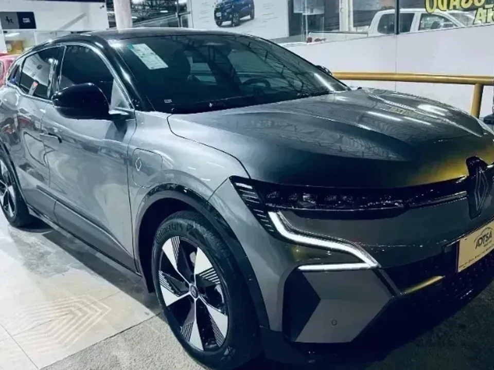 Foto de um renault megane e-tech electric