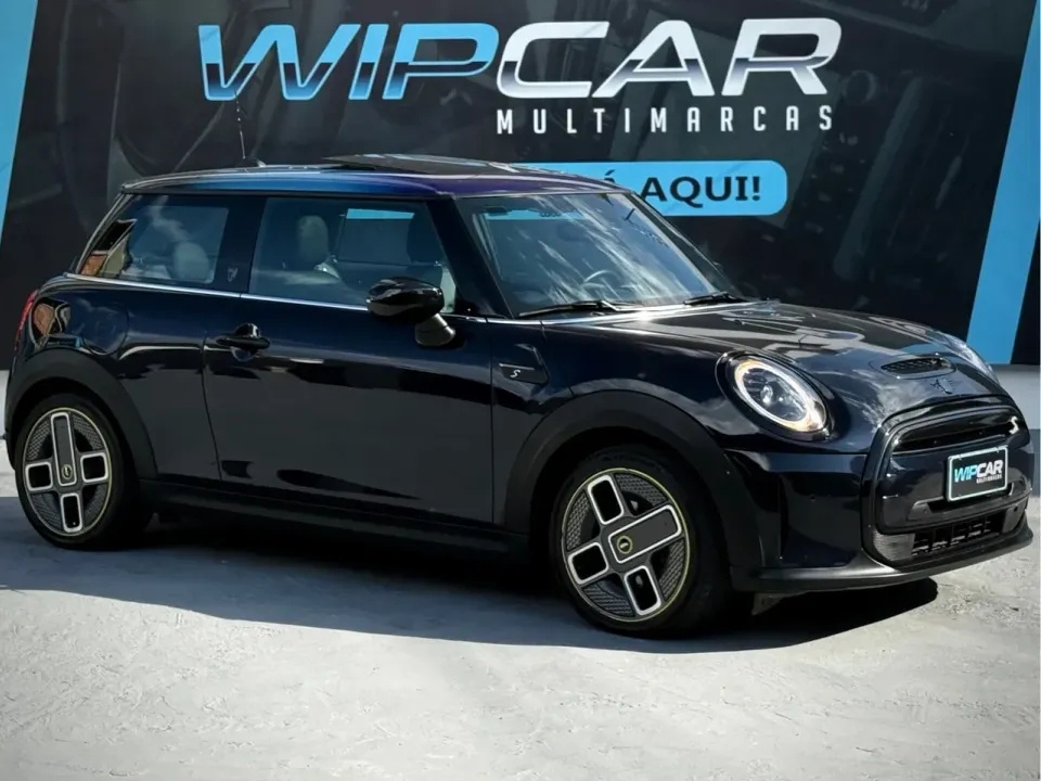 Foto de um mini cooper se