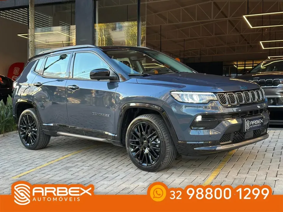Foto de um jeep compass 4xe plug-in hybrid