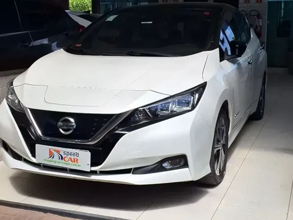 Foto de um nissan leaf
