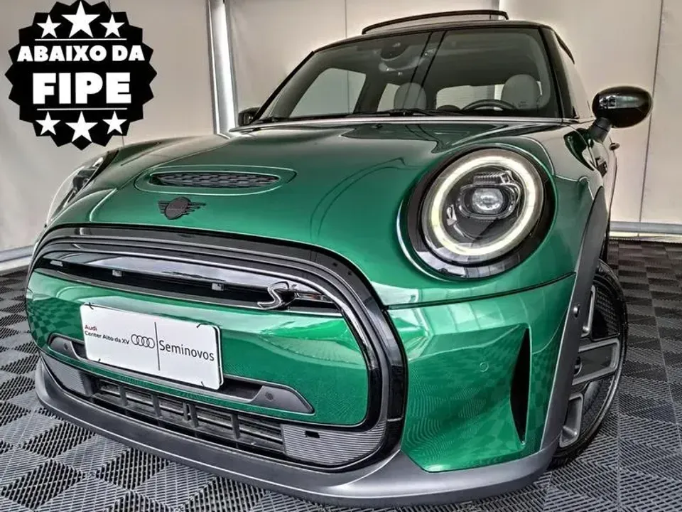 Foto de um mini cooper se