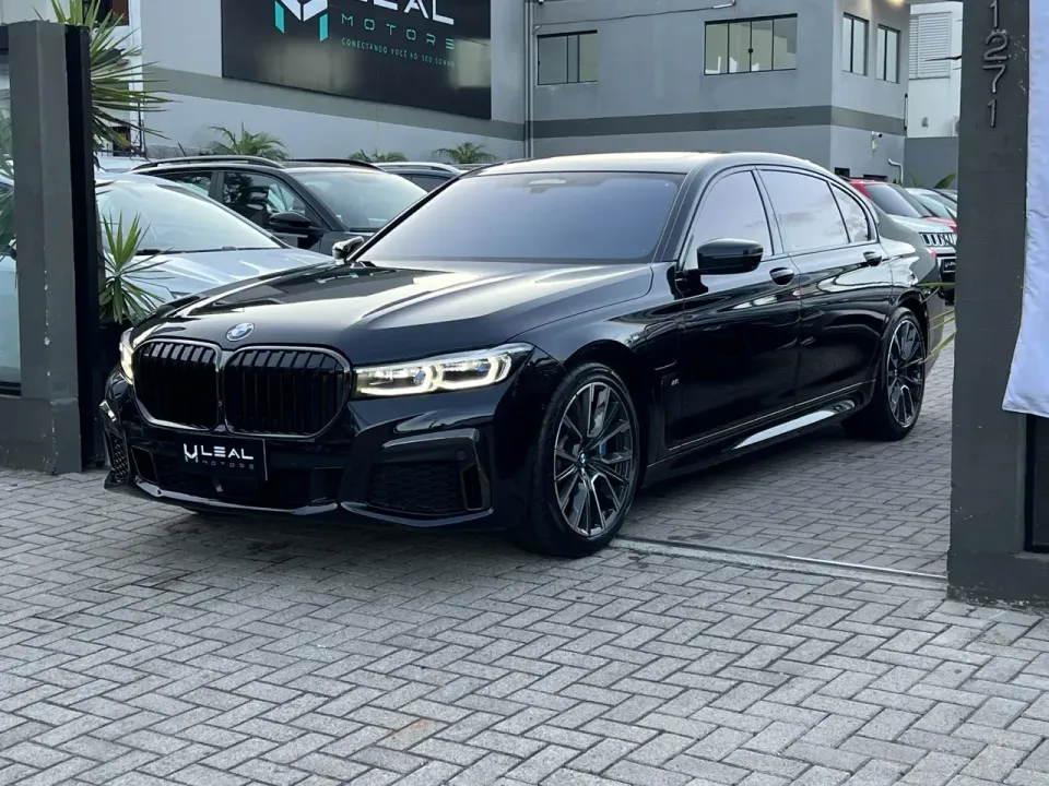 Foto de um bmw 745e plug-in hybrid