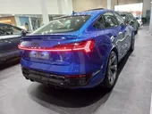 Audi Q8 Sportback E-tron - Miniatura 4