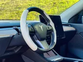 Tesla Model Y - Miniatura 12