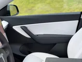 Tesla Model Y - Miniatura 13