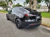 Tesla Model Y - Miniatura 2