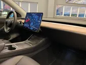 Tesla Model Y - Miniatura 8