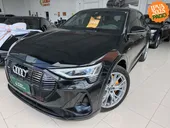 Foto de um audi e-tron.