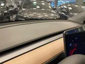 Tesla Model Y - Miniatura 18