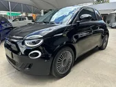 Foto de um fiat 500e.