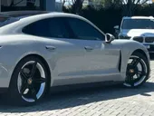 Porsche Taycan - Miniatura 5