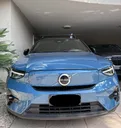 Foto de um volvo xc40 recharge.