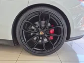 Porsche Taycan - Miniatura 12