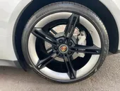 Porsche Taycan - Miniatura 11