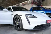Porsche Taycan - Miniatura 1