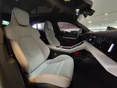 Porsche Taycan - Miniatura 18