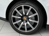 Porsche Taycan - Miniatura 14