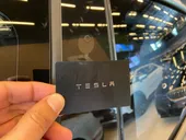 Tesla Model Y - Miniatura 18