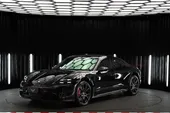 Foto de um porsche taycan.