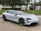 Porsche Taycan - Miniatura 1