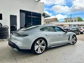 Porsche Taycan - Miniatura 3