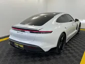Porsche Taycan - Miniatura 10