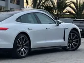Porsche Taycan - Miniatura 8