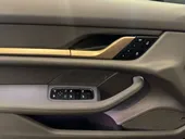 Porsche Taycan - Miniatura 15