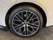 Porsche Taycan - Miniatura 18