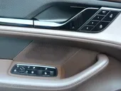 Porsche Taycan - Miniatura 14