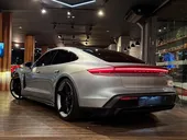 Porsche Taycan - Miniatura 3