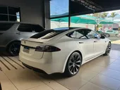 Tesla Model S - Miniatura 1