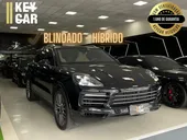 Foto de um porsche cayenne e-hybrid.
