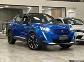 Foto de um peugeot e-2008.