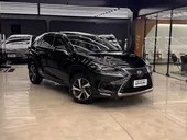 Foto de um lexus nx 450h+ plug-in hybrid.