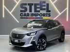 Foto de um peugeot e-208.