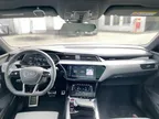Audi Q8 Sportback E-tron - Miniatura 12