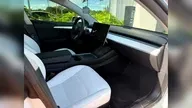 Tesla Model 3 - Miniatura 7