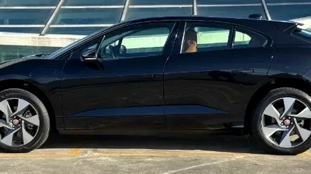 Foto de um jaguar i-pace