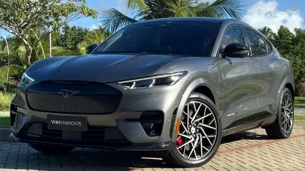 Foto de um ford mustang mach-e