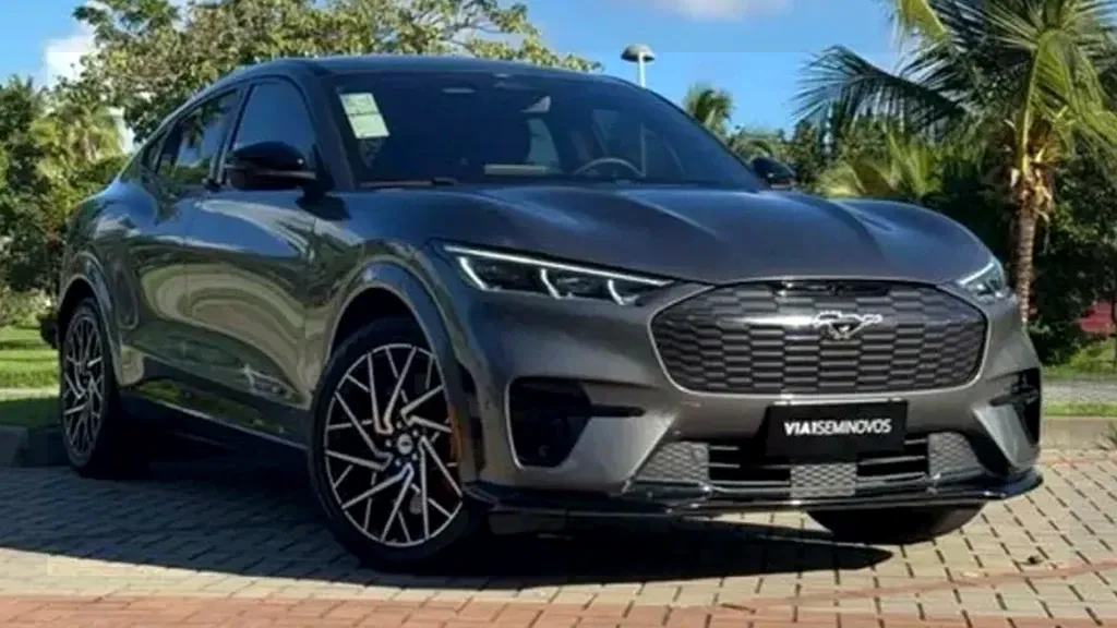 Foto de um ford mustang mach-e