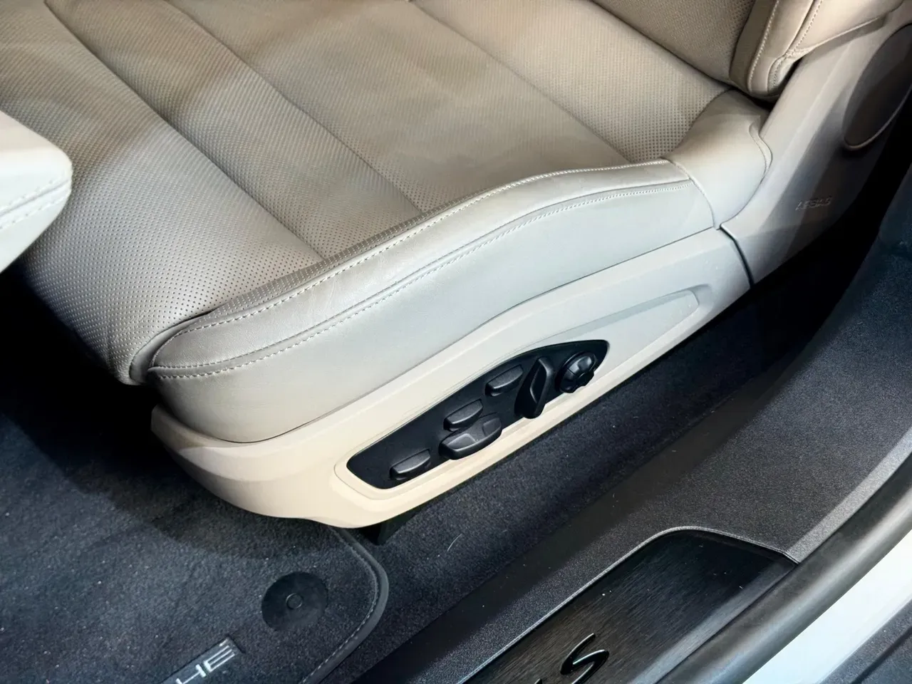 Porsche Taycan - Imagem 12