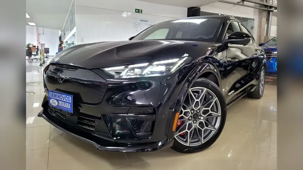 Foto de um ford mustang mach-e