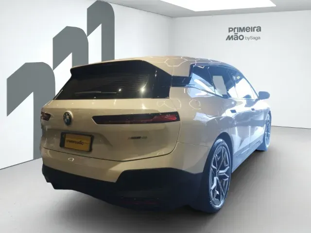 BMW Ix - Imagem 4
