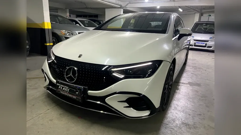 Foto de um mercedes eqe 300