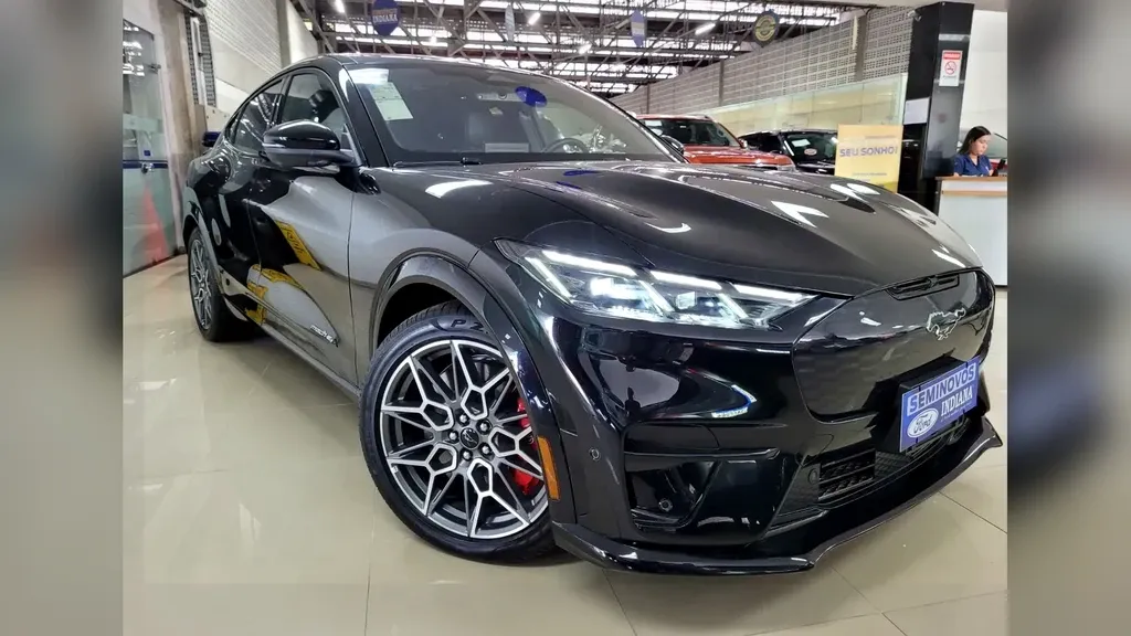 Foto de um ford mustang mach-e