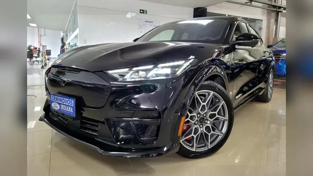 Foto de um ford mustang mach-e