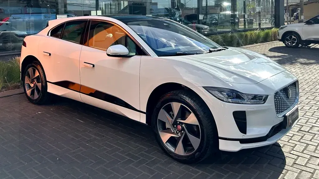 Foto de um jaguar i-pace